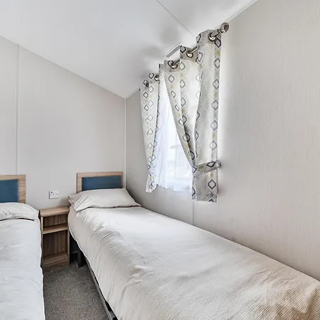 Primrose Valley 3-bed Caravan Sleeps 8 Pets Ok Filey