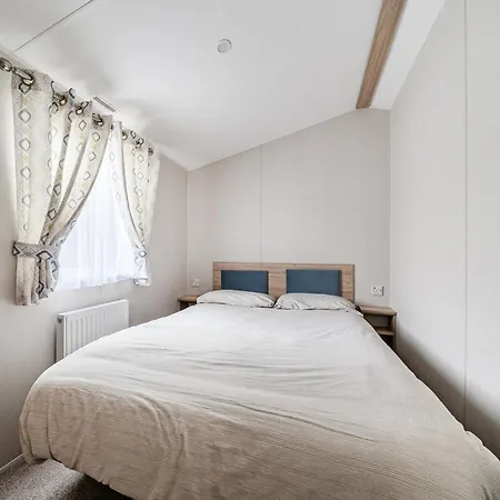 Primrose Valley 3-bed Caravan Sleeps 8 Pets Ok