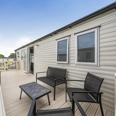 Primrose Valley 3-bed Caravan Sleeps 8 Pets Ok *