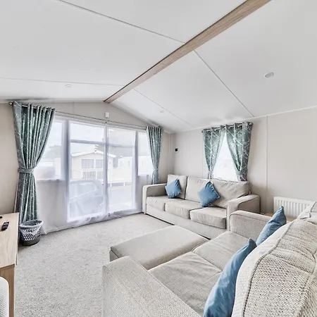 Primrose Valley 3-bed Caravan Sleeps 8 Pets Ok Filey