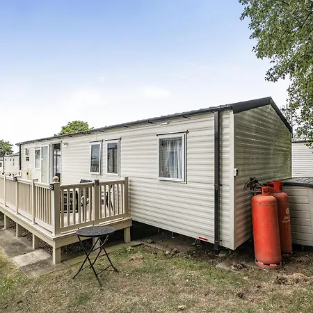 Primrose Valley 3-bed Caravan Sleeps 8 Pets Ok *